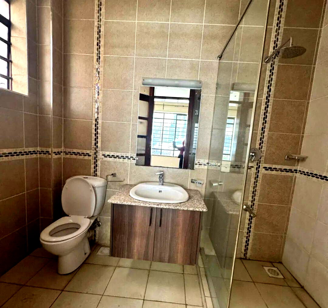 5BR Townhouse with Study & Rooftop Terrace - Lavington