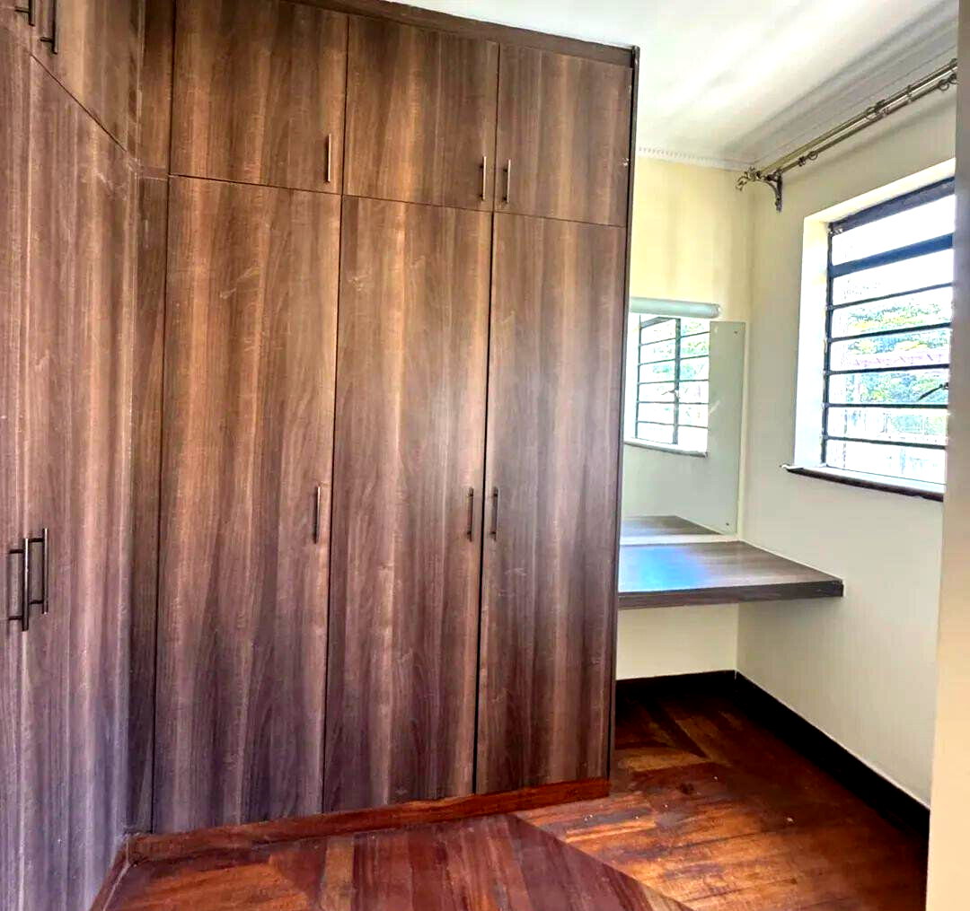 5BR Townhouse with Study & Rooftop Terrace - Lavington