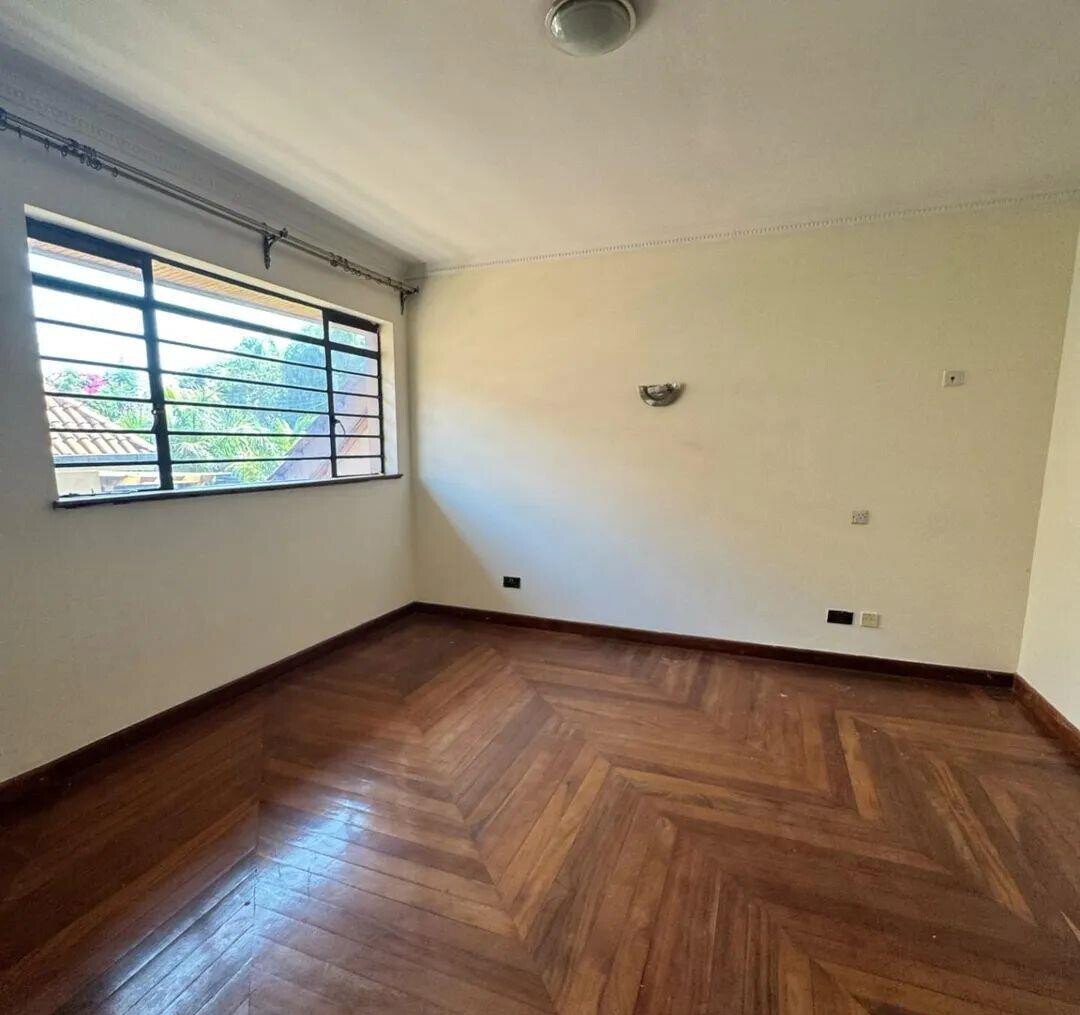 5BR Townhouse with Study & Rooftop Terrace - Lavington