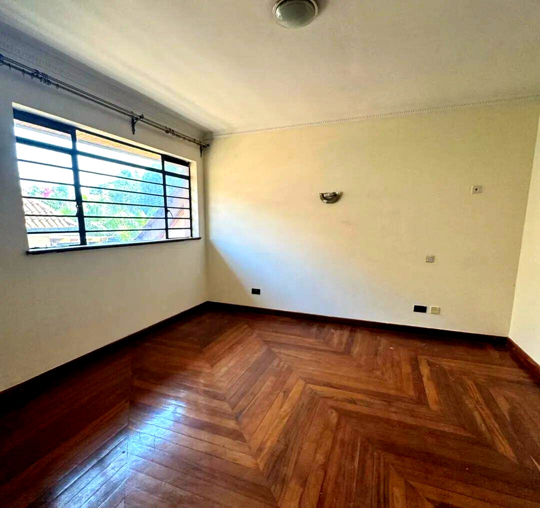 5BR Townhouse with Study & Rooftop Terrace - Lavington