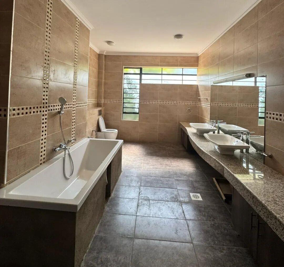5BR Townhouse with Study & Rooftop Terrace - Lavington