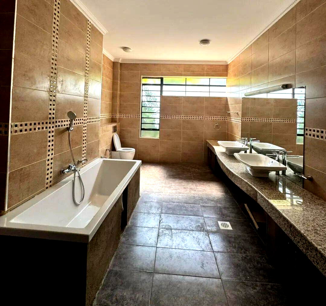 5BR Townhouse with Study & Rooftop Terrace - Lavington