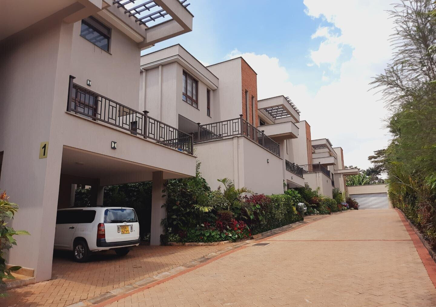 5-Ensuite Villa with Study & Attic Office - Lavington Gated Compound