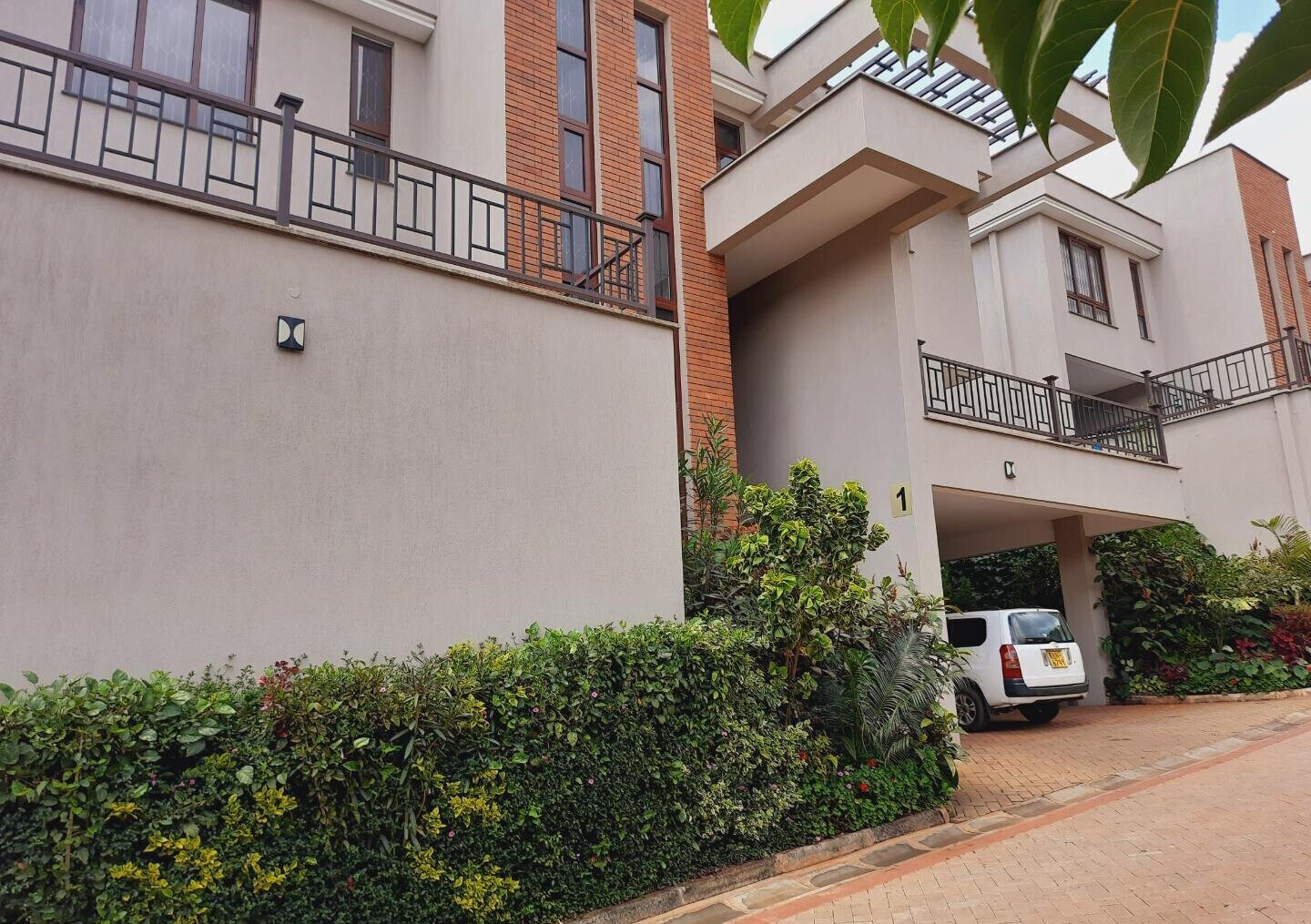 5-Ensuite Villa with Study & Attic Office - Lavington Gated Compound