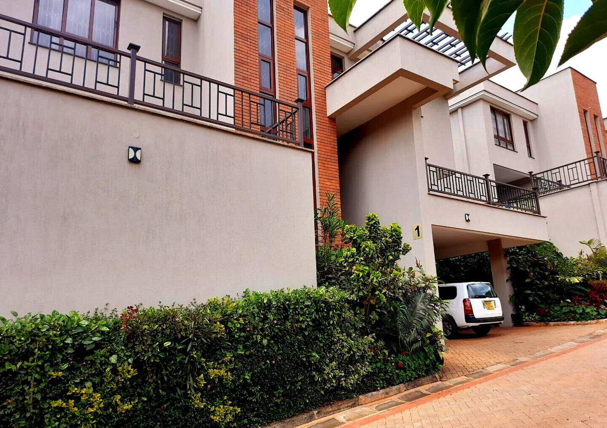 5-Ensuite Villa with Study & Attic Office - Lavington Gated Compound