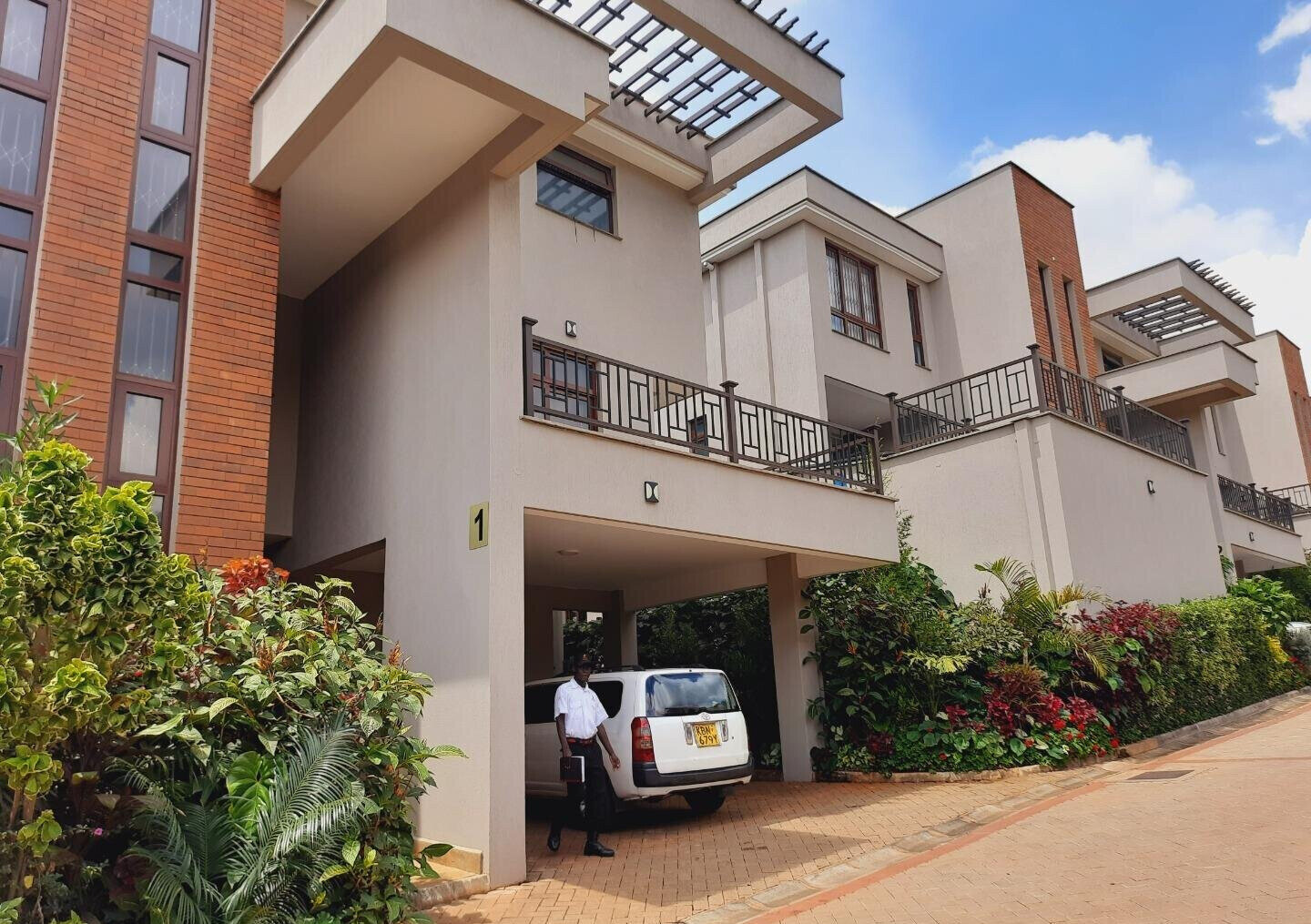 5-Ensuite Villa with Study & Attic Office - Lavington Gated Compound