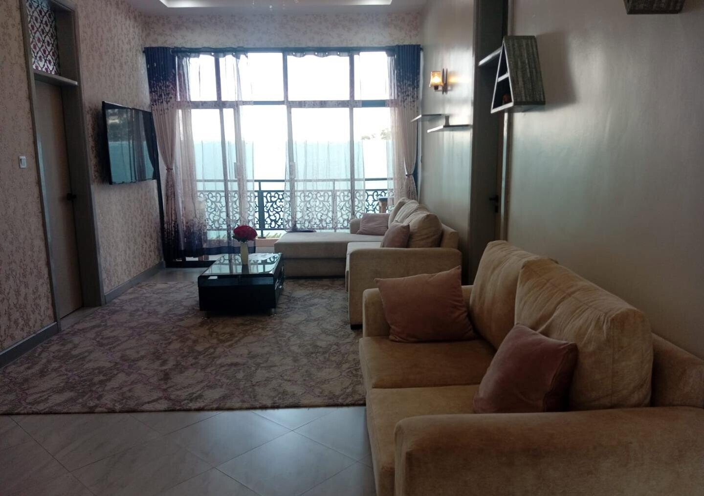 3BR Apartment with Lake Views & Pool - Master Lake View, Nakuru