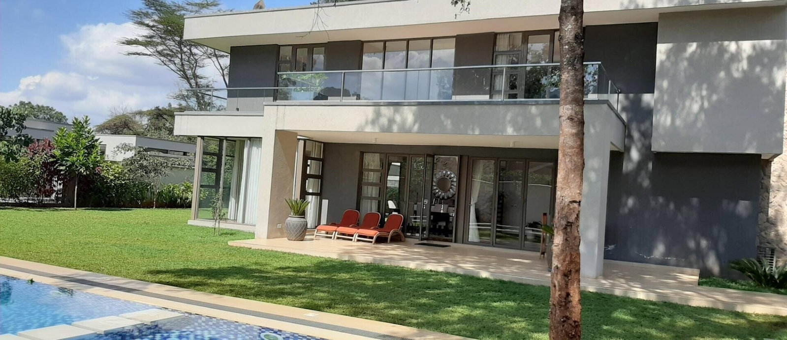 5-Ensuite Townhouse with Fireplace & Big Balcony – Karen