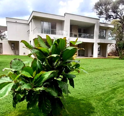 Half-Acre Townhouse with DSQ & Mature Garden – Hardy, Karen