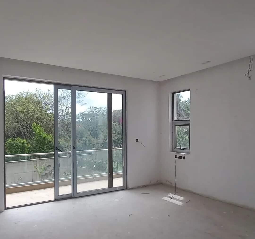 Half-Acre Townhouse with DSQ & Mature Garden – Hardy, Karen