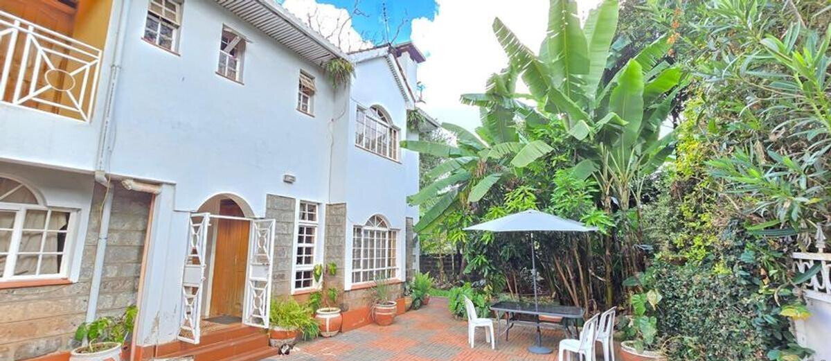 4-Ensuite Townhouse with Fireplace & Mature Garden - Lavington