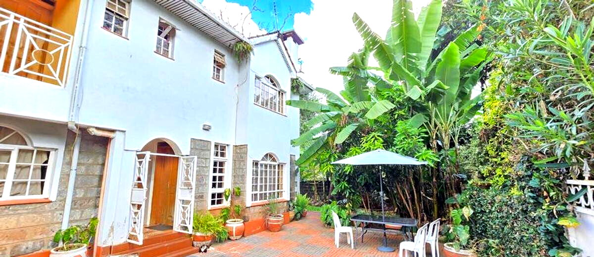 4-Ensuite Townhouse with Fireplace & Mature Garden - Lavington