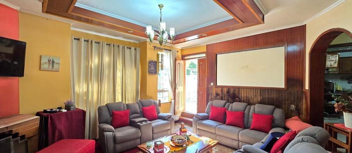 4-Ensuite Townhouse with Fireplace & Mature Garden - Lavington