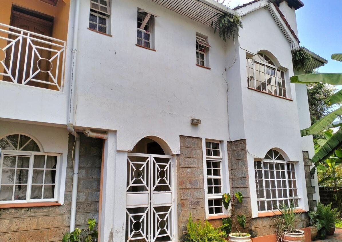 4-Ensuite Townhouse with Fireplace & Mature Garden - Lavington