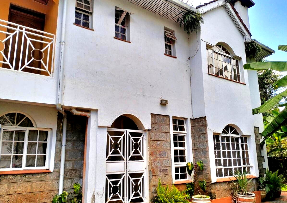4-Ensuite Townhouse with Fireplace & Mature Garden - Lavington