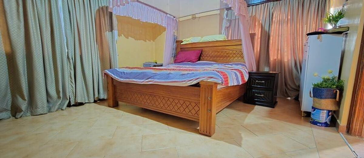 4-Ensuite Townhouse with Fireplace & Mature Garden - Lavington