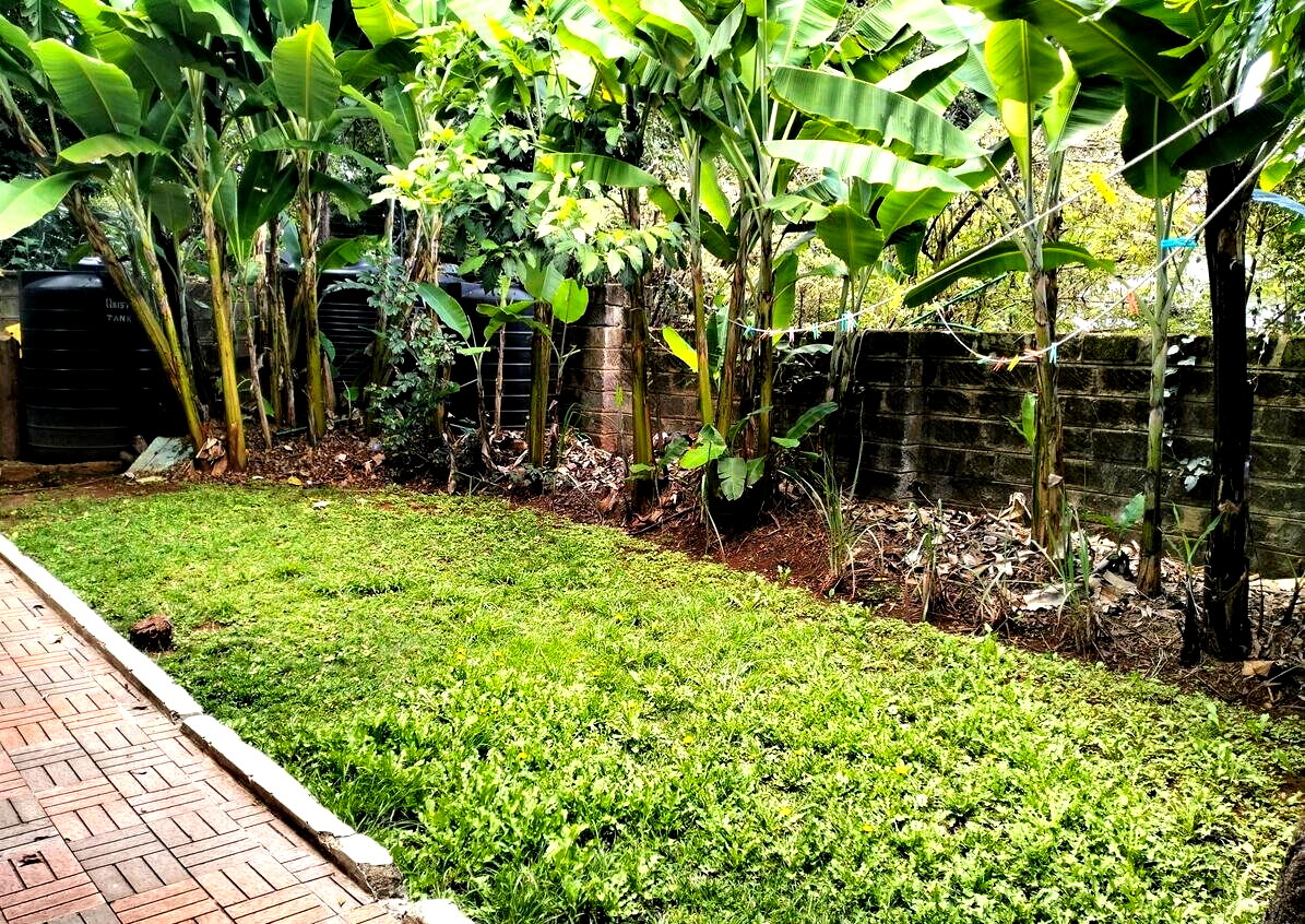 4-Ensuite Townhouse with Fireplace & Mature Garden - Lavington