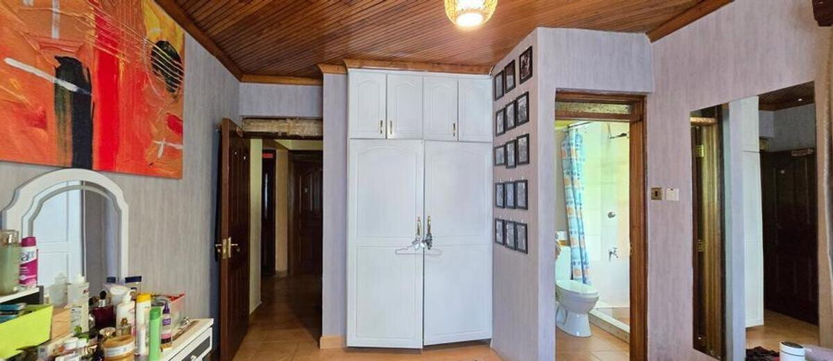 4-Ensuite Townhouse with Fireplace & Mature Garden - Lavington