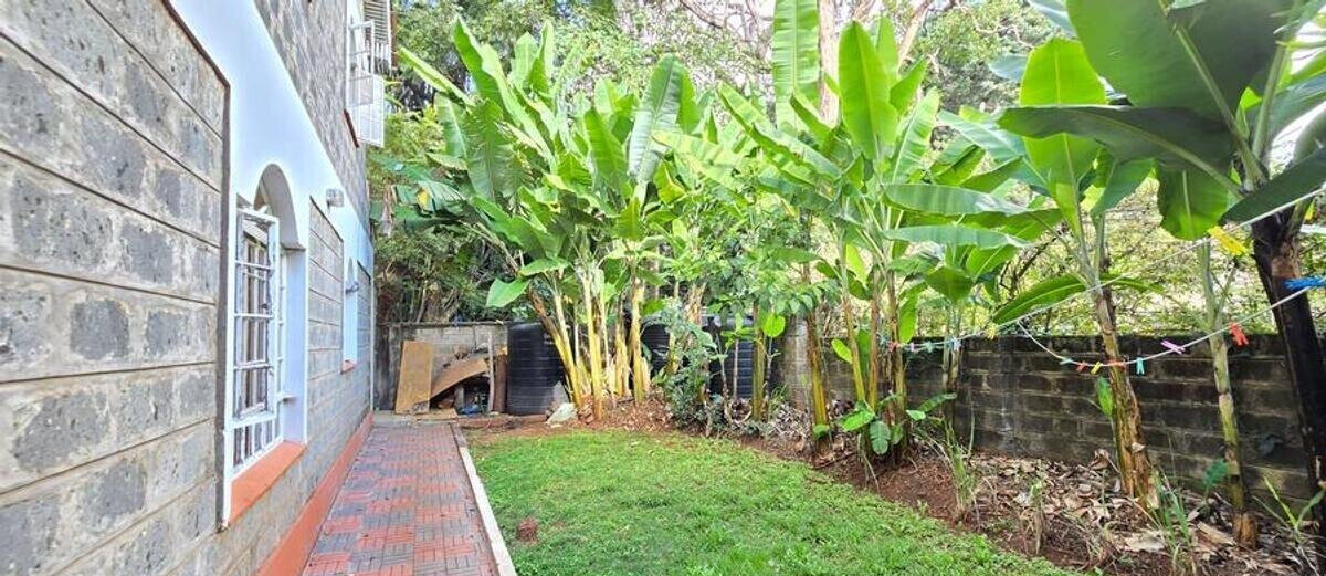 4-Ensuite Townhouse with Fireplace & Mature Garden - Lavington
