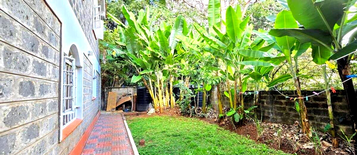 4-Ensuite Townhouse with Fireplace & Mature Garden - Lavington