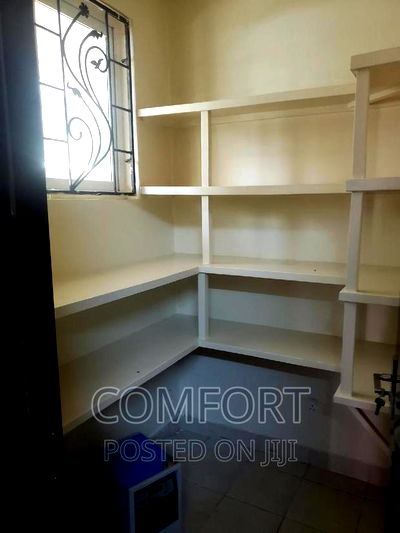 6bdrm Villa in Lavington Green for rent - Image 14