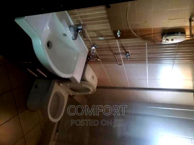 6bdrm Villa in Lavington Green for rent - Image 6