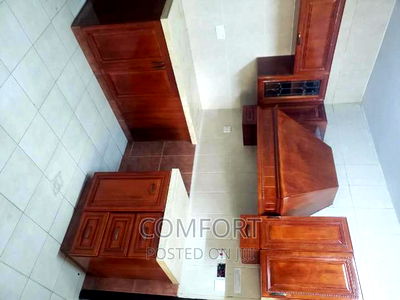 6bdrm Villa in Lavington Green for rent - Image 10