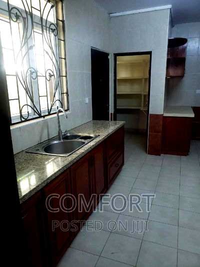 6bdrm Villa in Lavington Green for rent - Image 16