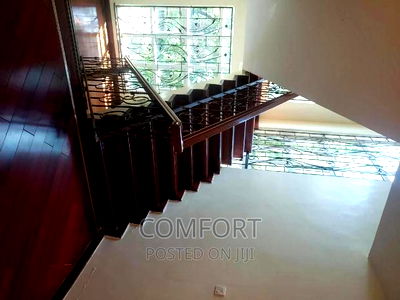 6bdrm Villa in Lavington Green for rent - Image 11
