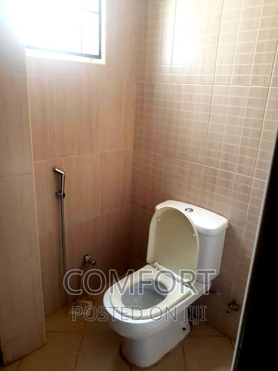 6bdrm Villa in Lavington Green for rent - Image 2