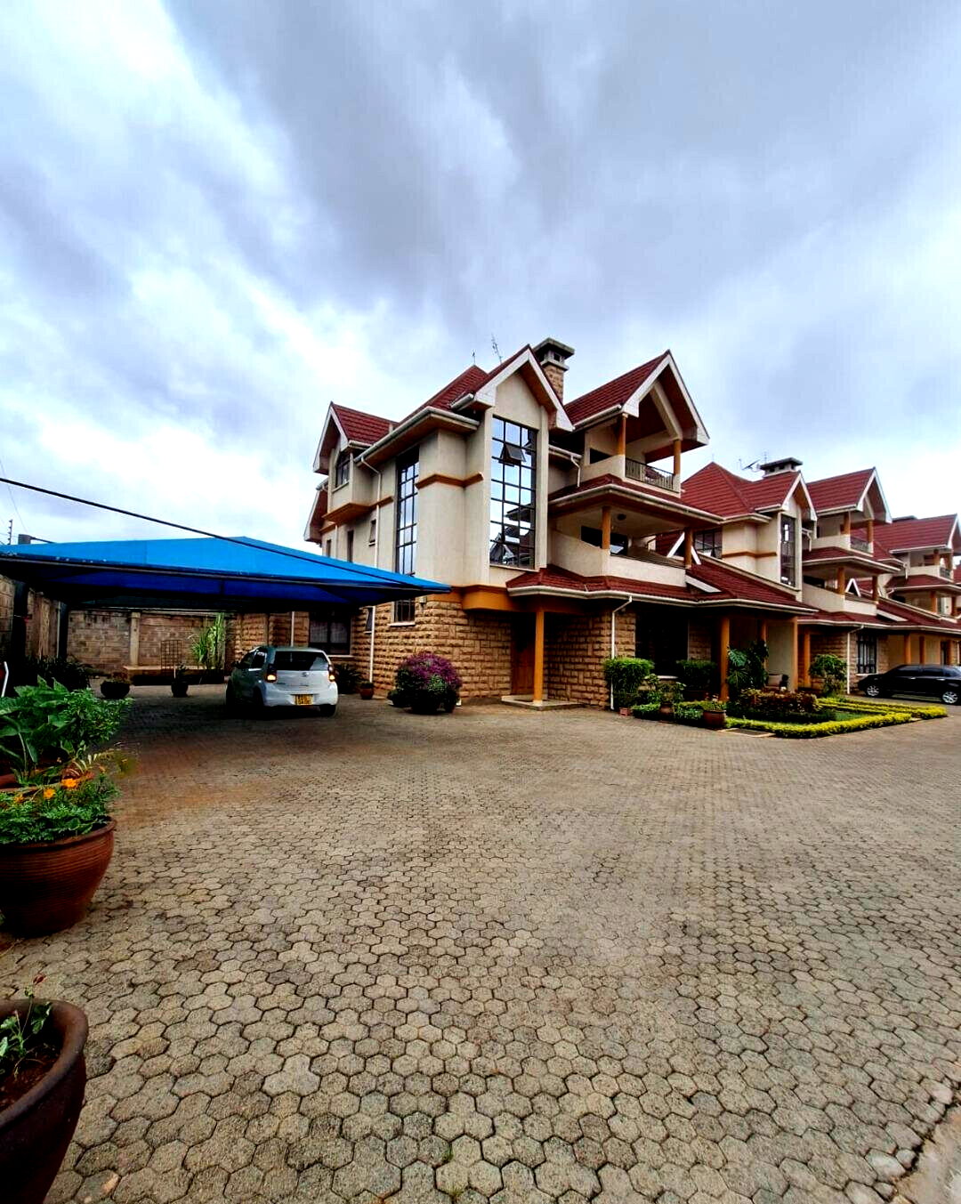 5BR Townhouse with 2 DSQs in 6-Unit Gated Estate - Kileleshwa