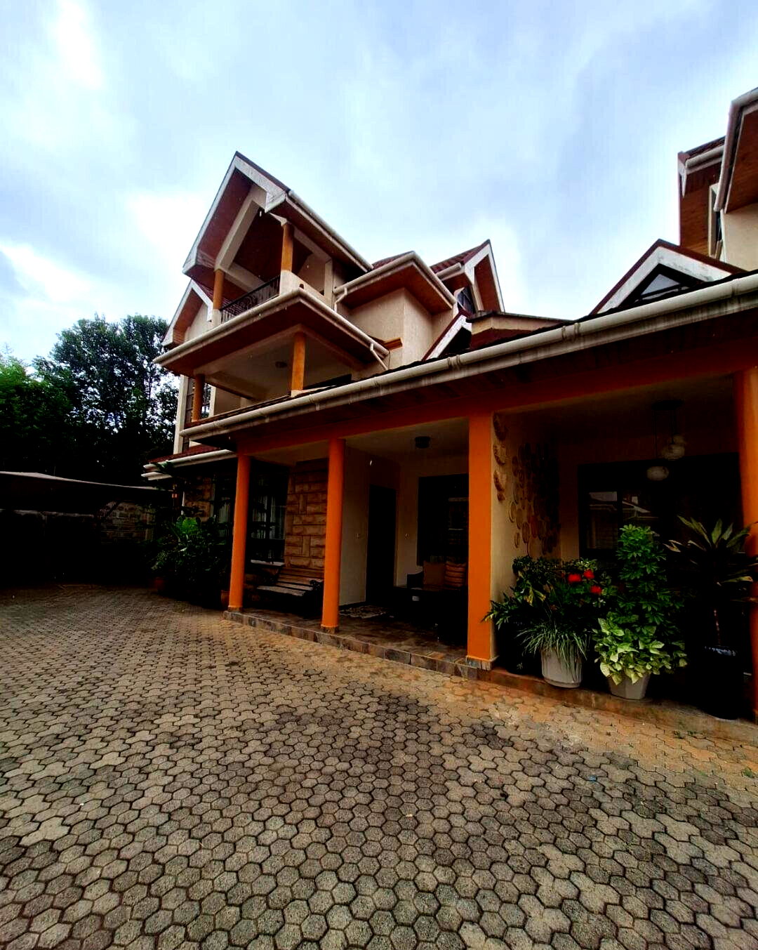 5BR Townhouse with 2 DSQs in 6-Unit Gated Estate - Kileleshwa
