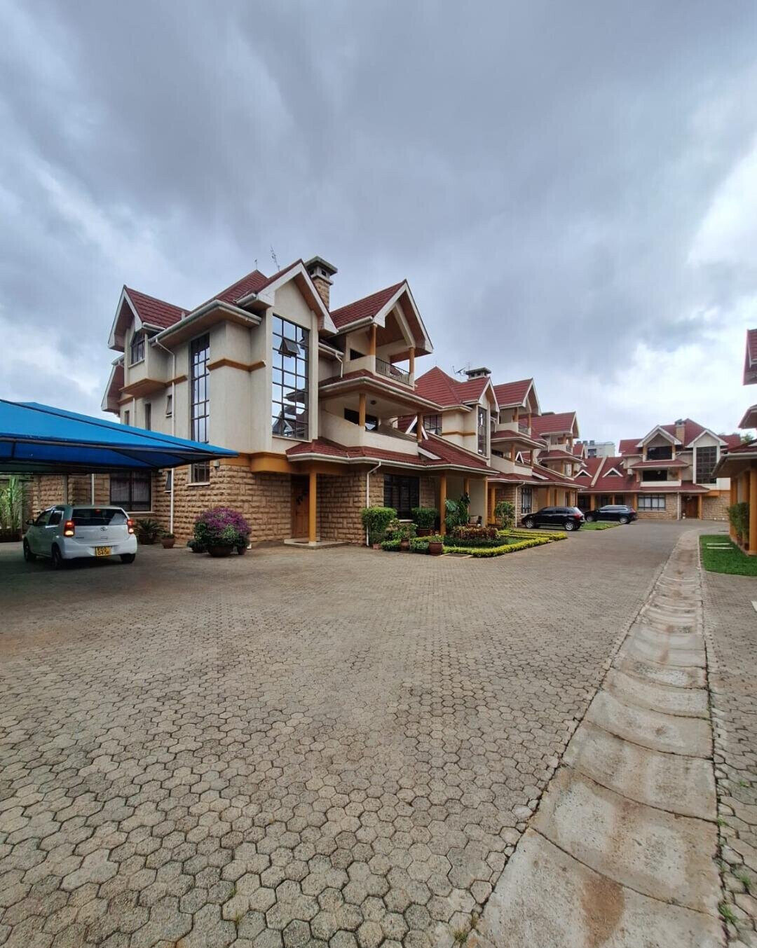 5BR Townhouse with 2 DSQs in 6-Unit Gated Estate - Kileleshwa