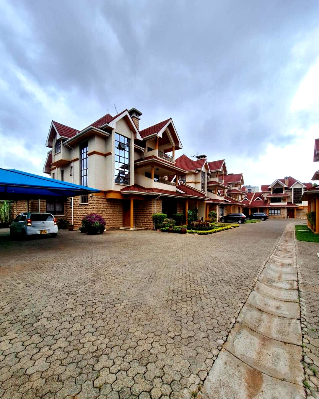 5BR Townhouse with 2 DSQs in 6-Unit Gated Estate - Kileleshwa