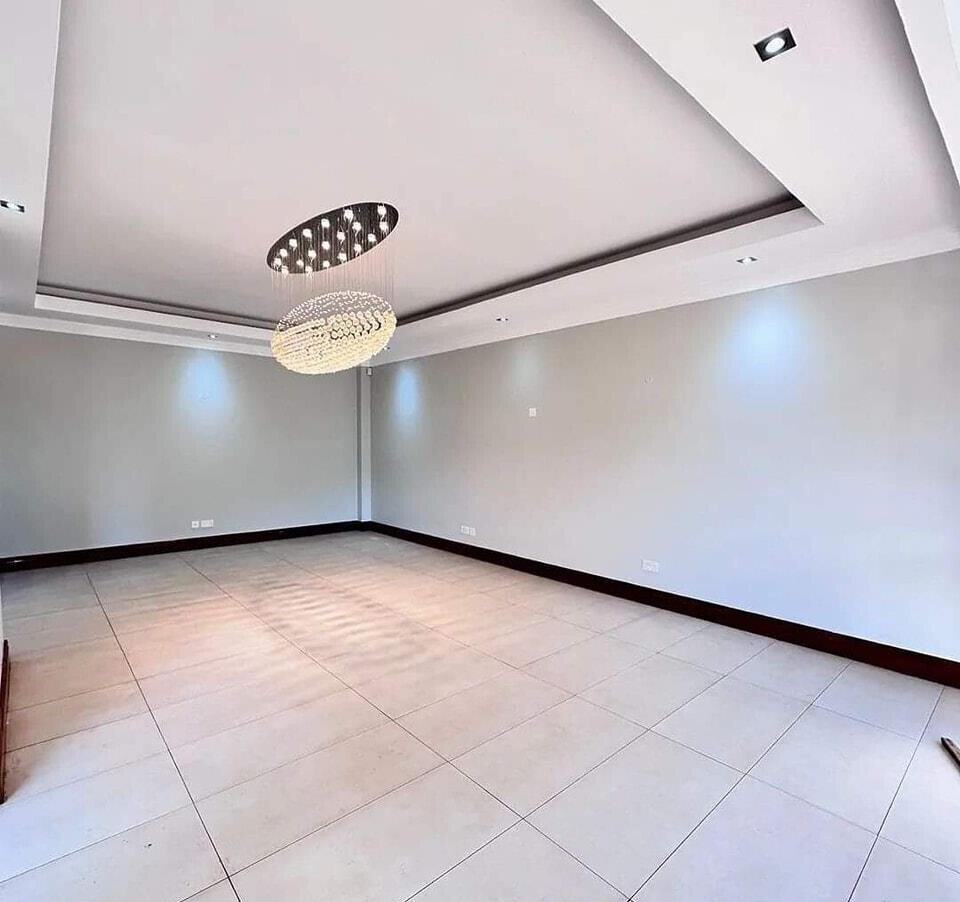 5-Ensuite Villa with Fireplace & Shared Pool – Karen Near Bomas