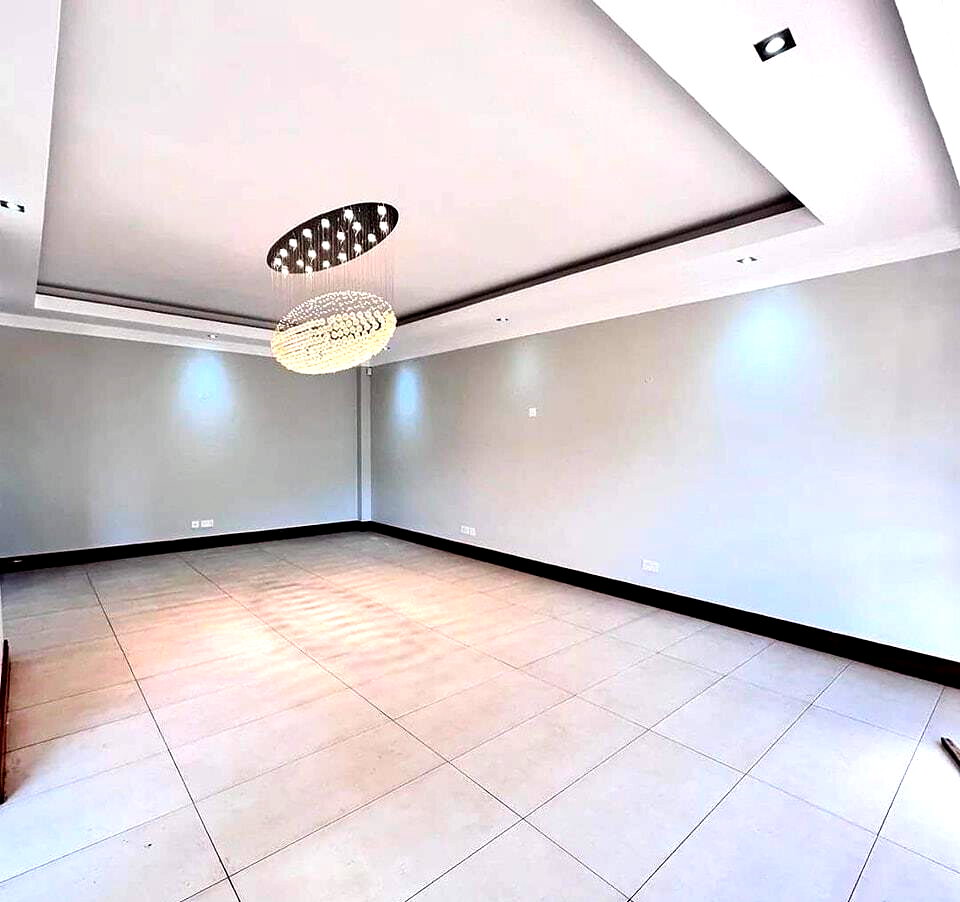 5-Ensuite Villa with Fireplace & Shared Pool – Karen Near Bomas