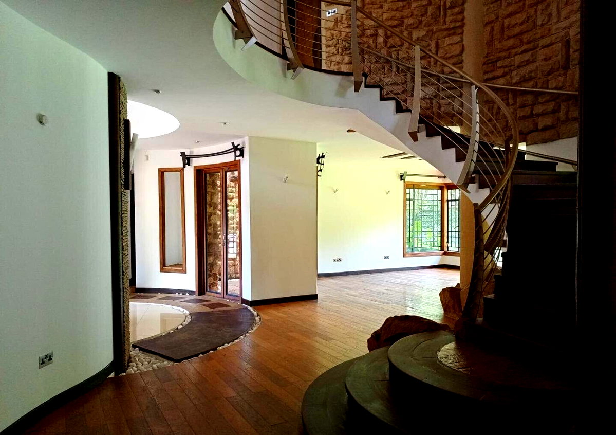 1/2 Acre 5BR Garden Home