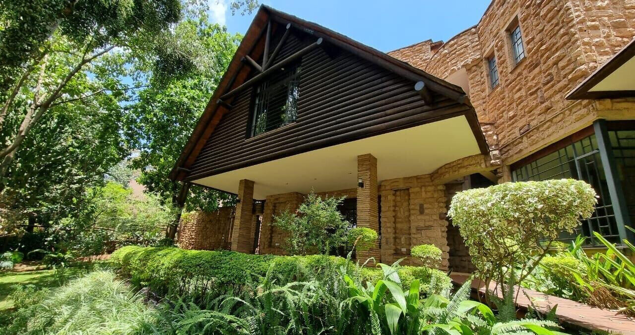 1/2 Acre 5BR Garden Home