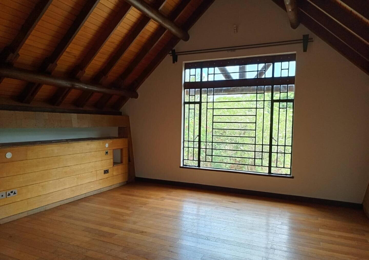 1/2 Acre 5BR Garden Home