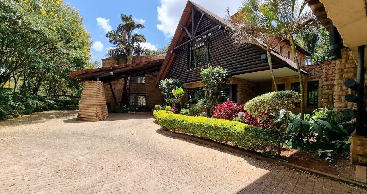 1/2 Acre 5BR Garden Home