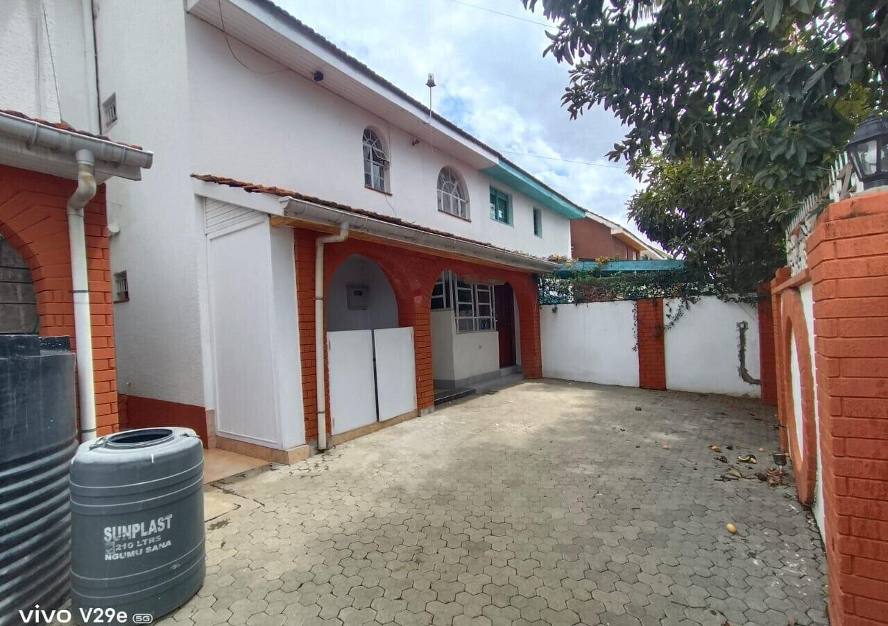 4BR Maisonette with Guest Wing & 10,000L Tank – Langata