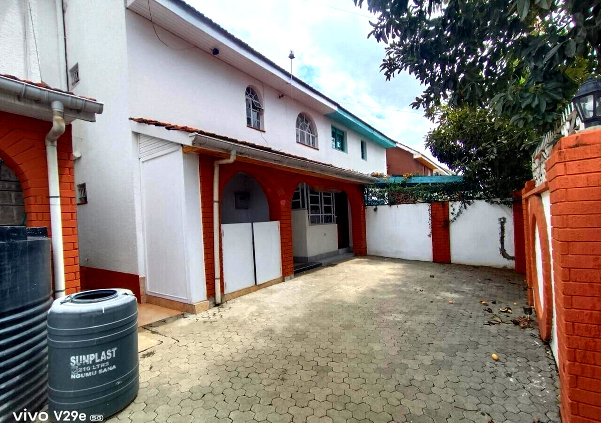 4BR Maisonette with Guest Wing & 10,000L Tank – Langata