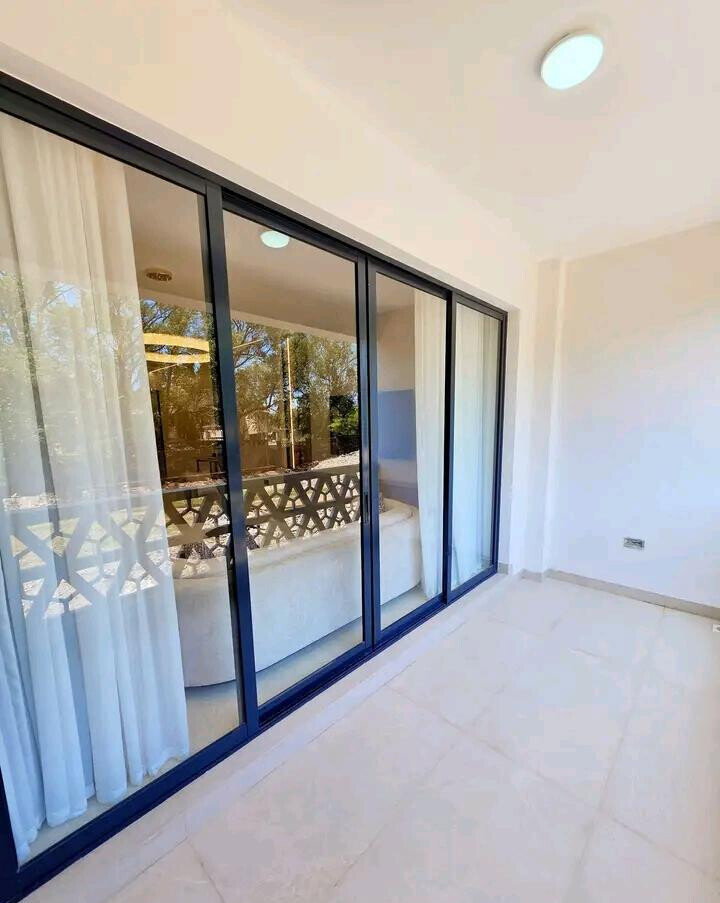 3BR All-Ensuite Apartment with Walk-In Closet & Pool - Nyali