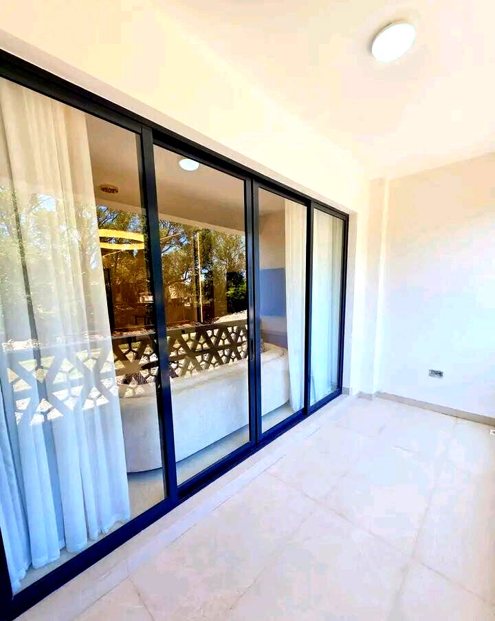 3BR All-Ensuite Apartment with Walk-In Closet & Pool - Nyali