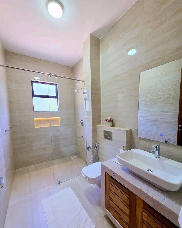 3BR All-Ensuite Apartment with Walk-In Closet & Pool - Nyali