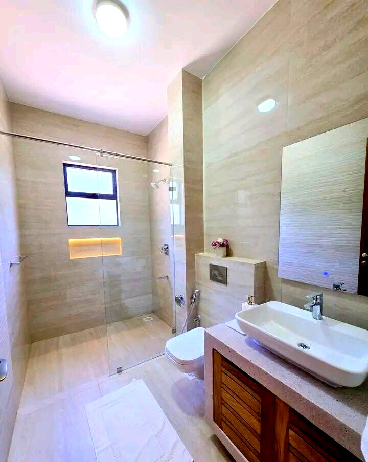 3BR All-Ensuite Apartment with Walk-In Closet & Pool - Nyali