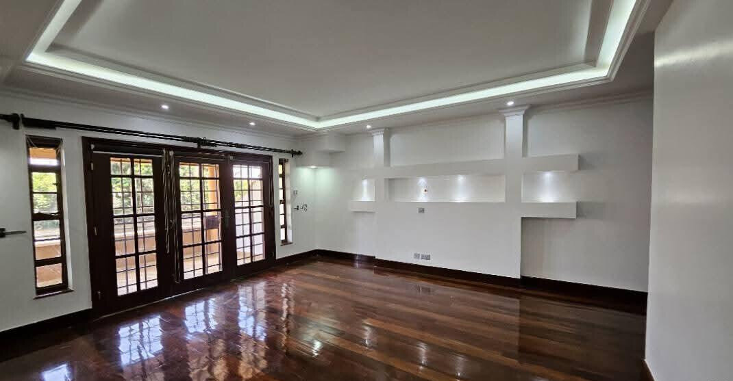 Executive 5BR All-Ensuite Townhouse with Pool & DSQ - Old Runda