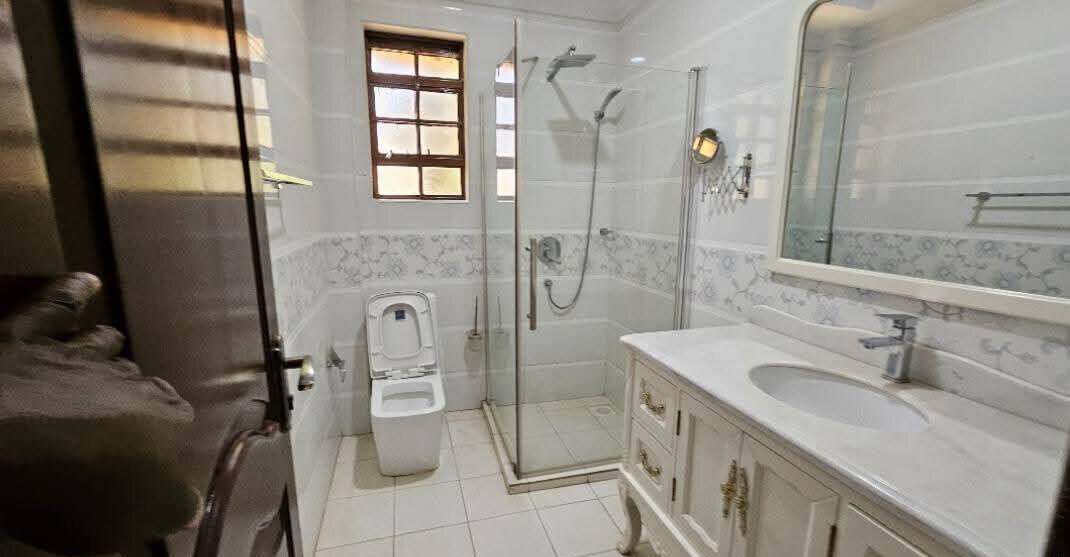Executive 5BR All-Ensuite Townhouse with Pool & DSQ - Old Runda