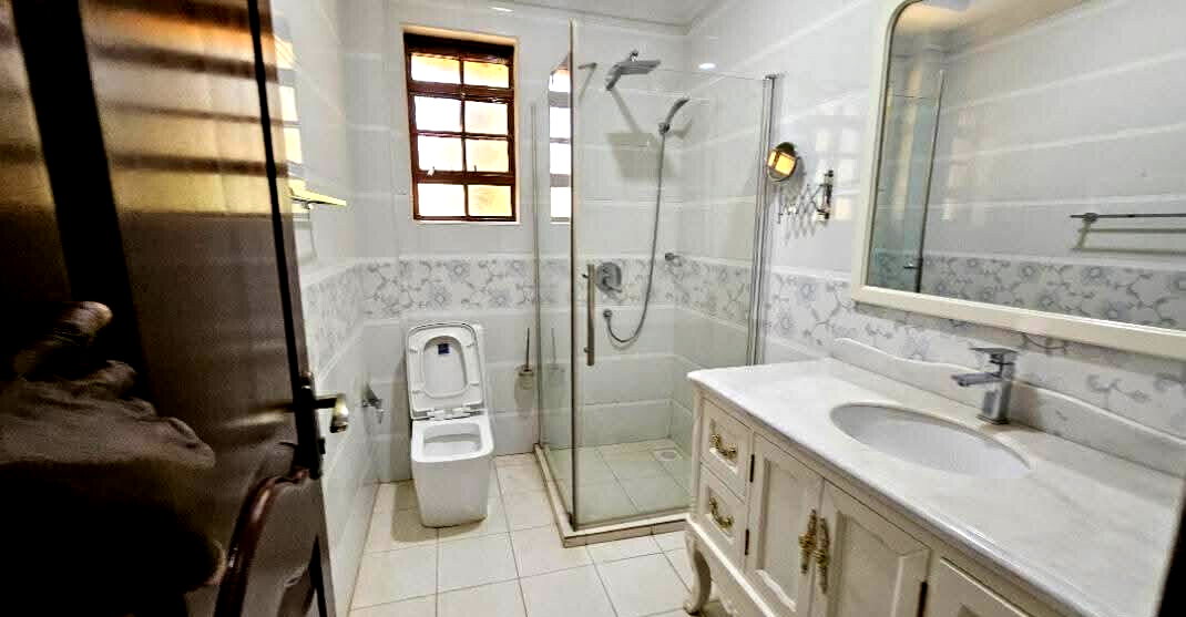 Executive 5BR All-Ensuite Townhouse with Pool & DSQ - Old Runda