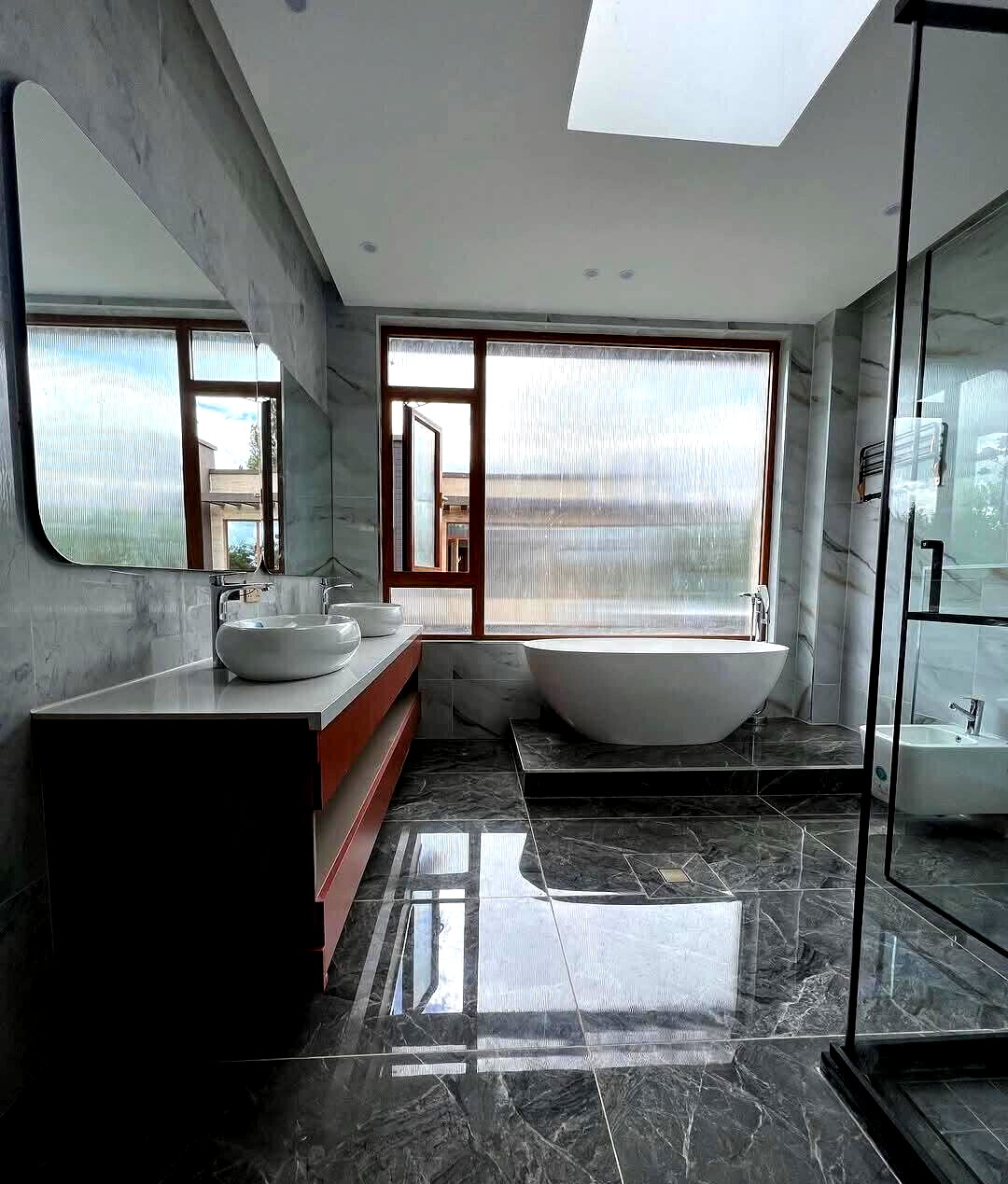 6-Ensuite Villa with Lift & Electric Fireplace - Lavington